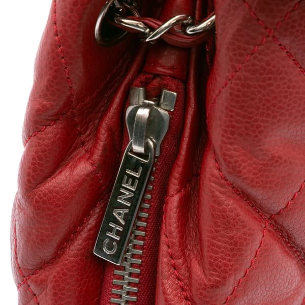 Pre-owned Chanel Quilted Caviar Expandable Zip Around Tote Red