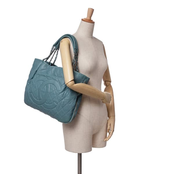 Pre-owned Chanel Quilted Caviar Expandable Zip Tote Blue