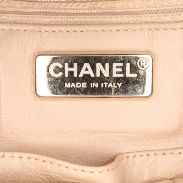 Pre-owned Chanel Metallic Goatskin Luxe Ligne Tote Gold