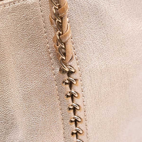 Pre-owned Chanel Metallic Goatskin Luxe Ligne Tote Gold