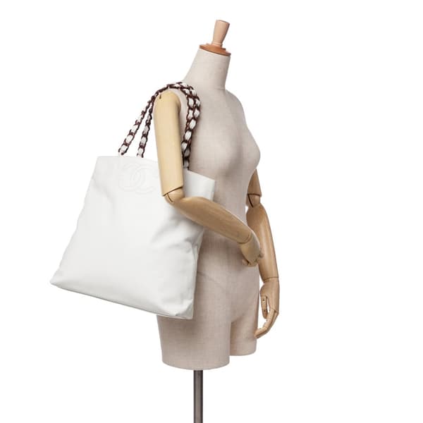 Pre-owned Chanel CC Caviar Chain Tote White