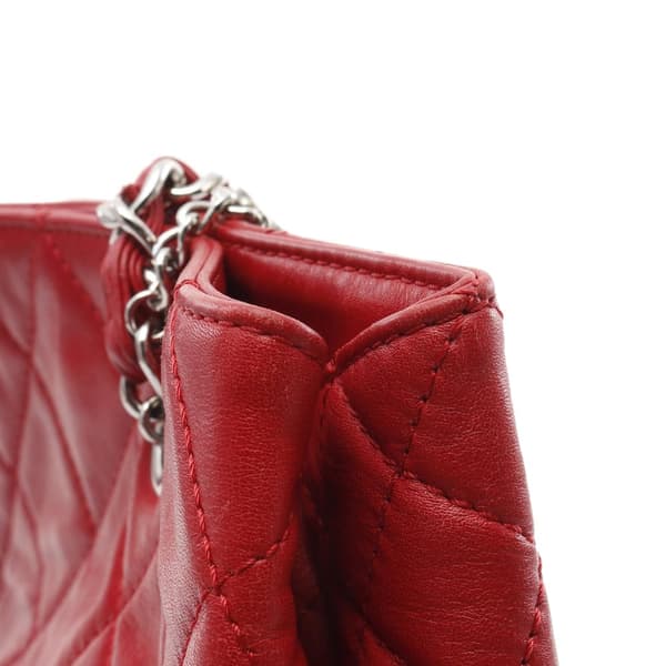 Pre-owned Chanel CC Quilted Lambskin Chain Tote Red