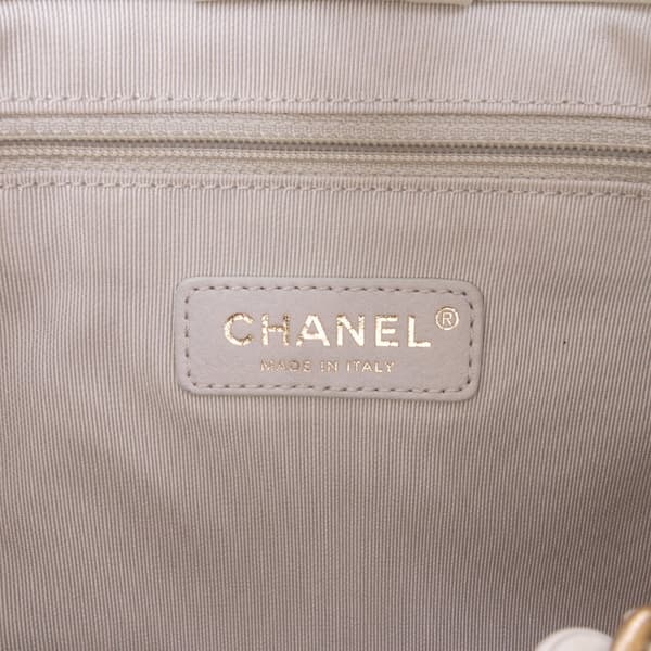 Pre-owned Chanel Shiny Aged Calfskin North South Shopping Tote White