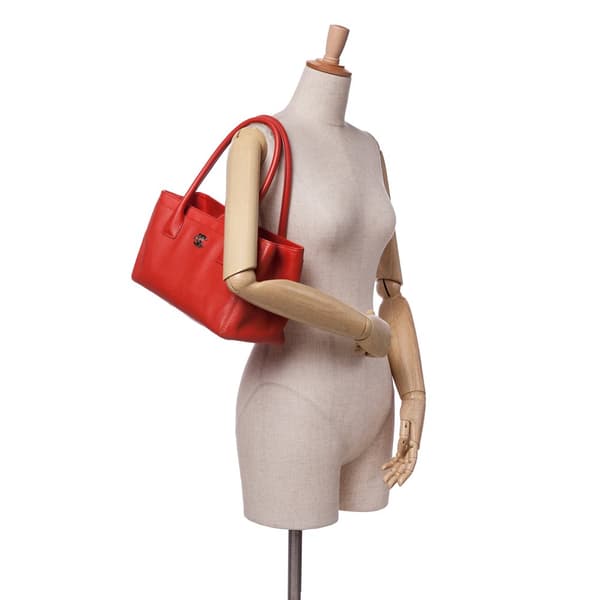 Pre-owned Chanel Small Calfskin Executive Cerf Tote Red