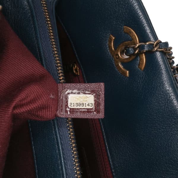 Pre-owned Chanel Paris Salzburg Patent and Goatskin CC Eyelet Tote Blue