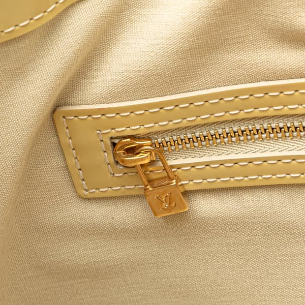Pre-owned Louis Vuitton Monogram Vernis Wilshire MM White