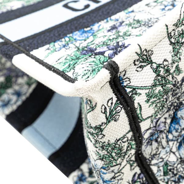 Pre-owned Dior Medium Canvas Embroidered Flowers Book Tote Blue
