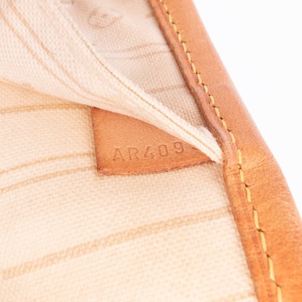 Pre-owned Louis Vuitton Damier Azur Neverfull MM White