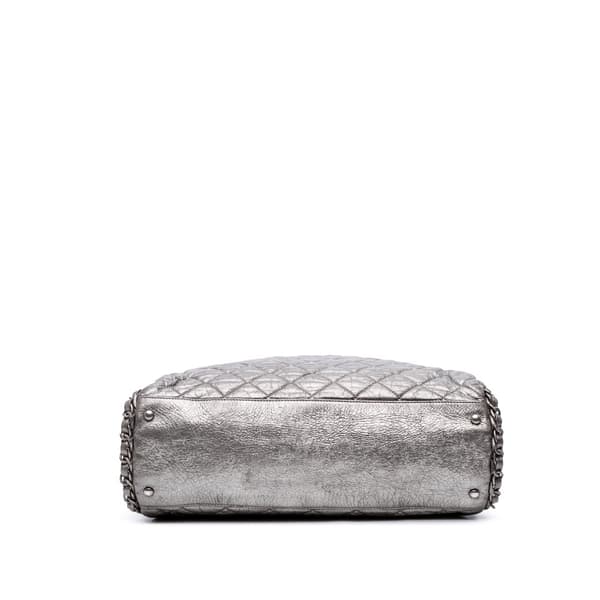 Pre-owned Chanel Large Quilted Metallic Calfskin Chain Me Hobo Silver
