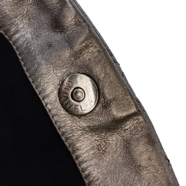 Pre-owned Chanel Large Quilted Metallic Calfskin Chain Me Hobo Silver
