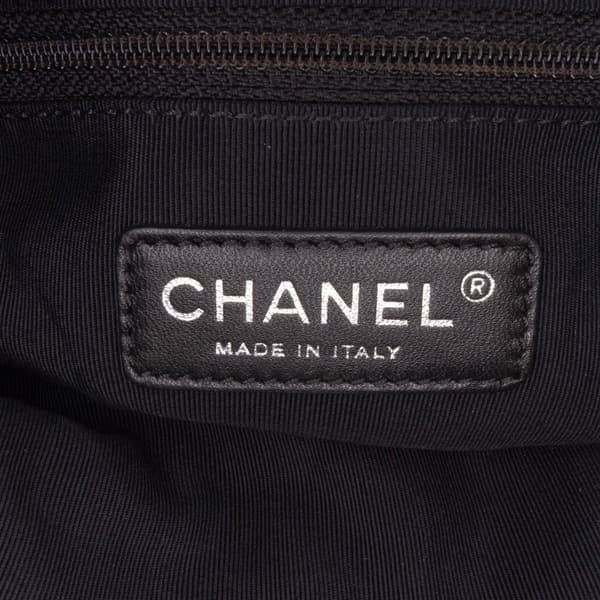 Pre-owned Chanel Large Quilted Metallic Calfskin Chain Me Hobo Gray
