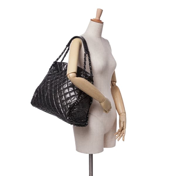 Pre-owned Chanel Large Quilted Metallic Calfskin Chain Me Hobo Gray
