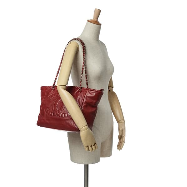 Pre-owned Chanel Calfskin On The Bund Tote Red