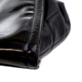 Miniatyrbillede 8 af 10: Pre-owned Chanel Patent CC Lipstick Tote Black
