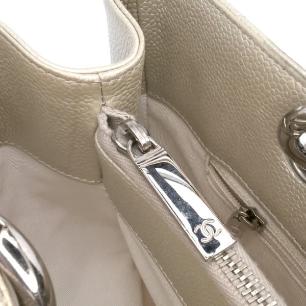 Pre-owned Chanel Caviar Grand Shopping Tote Gold