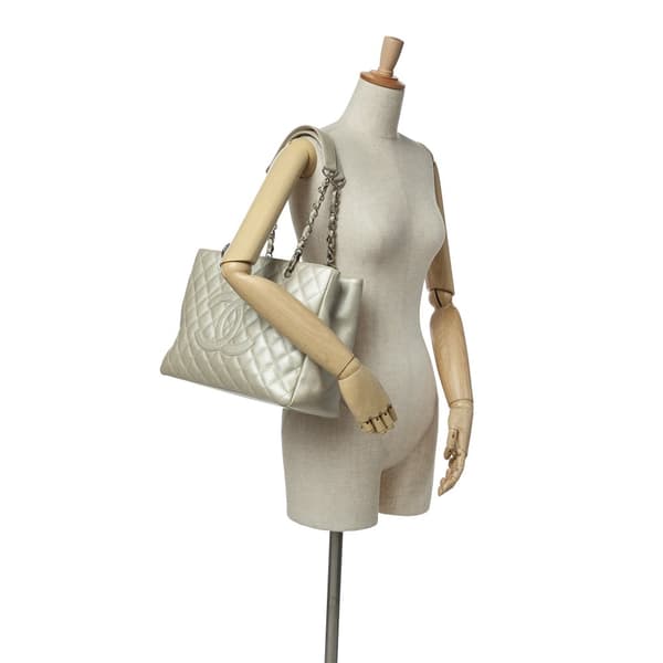 Pre-owned Chanel Caviar Grand Shopping Tote Gold