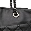 Miniatyrbild 8 av 10: Pre-owned Chanel Large Quilted Calfskin Stitch It Tote Black