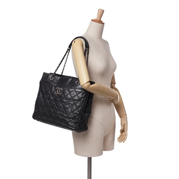Pre-owned Chanel Large Quilted Calfskin Stitch It Tote Black