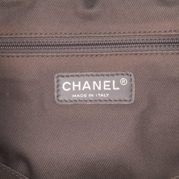Pre-owned Chanel Large Quilted Iridescent Calfskin CC Relax Tote Blue