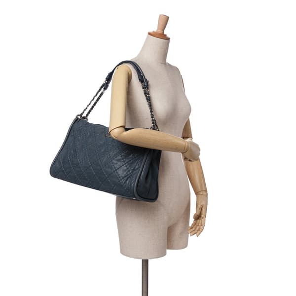 Pre-owned Chanel Large Quilted Iridescent Calfskin CC Relax Tote Blue