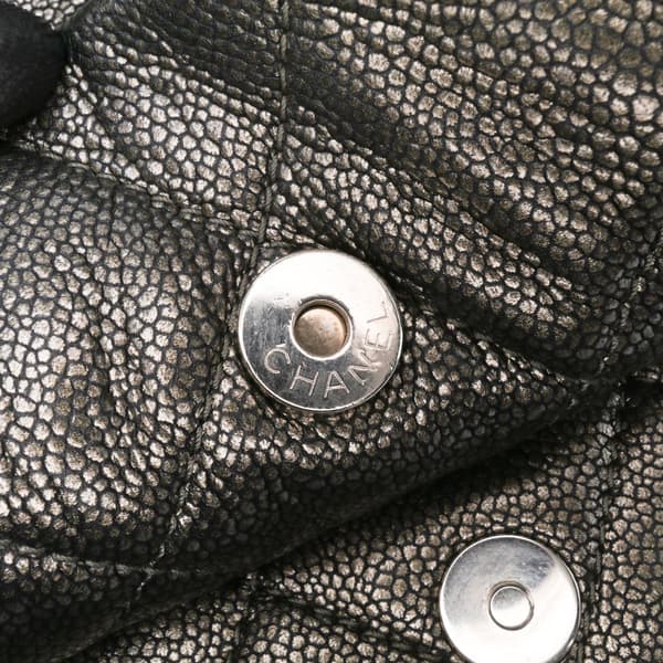 Pre-owned Chanel CC Metallic Caviar Soft Tote Gray