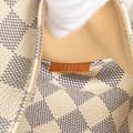 Miniatyrbilde 6 av 10: Pre-owned Louis Vuitton Damier Azur Totally PM White