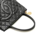 Miniatyrbillede 10 af 10: Pre-owned Chanel Caviar Medallion Tote Black