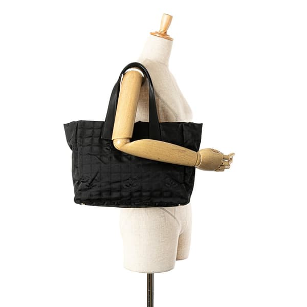 Pre-owned Chanel New Travel Line Nylon Tote Black
