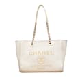 Miniatyrbild 1 av 10: Pre-owned Chanel Small Lurex Boucle Deauville Tote White