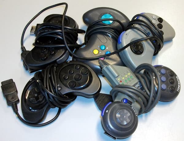 Controller (3e part) - Saturn (brugt)