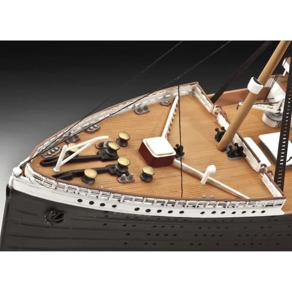 REVELL-modellen skickar 100 år av Titanic (Spec Edition 05715)