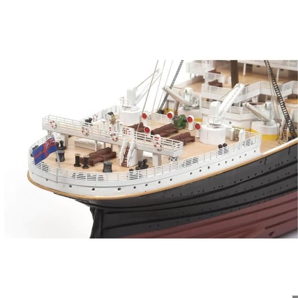 Modellbåt i trä: RMS Titanic