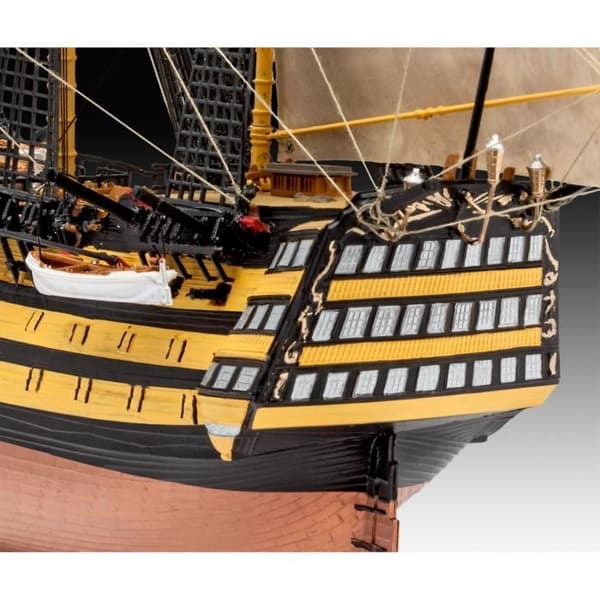 REVELL BATTLE OF TRAFALGAR Presentset modellsats för att bygga, limma och måla, med tillbehör