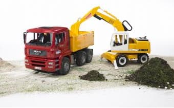 Bruder FR 130 Articulated road loader toy