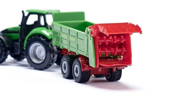 SIKU Deutz Fahr Agrotron 265 -traktori Straumann-levittimellä varustettuna
