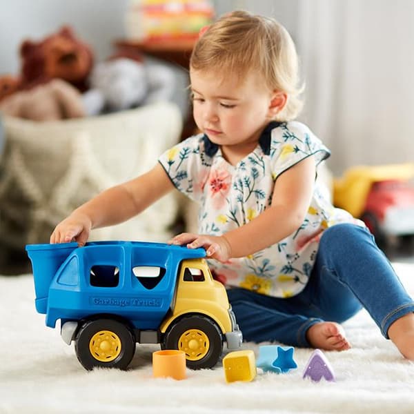 Green Toys leksaks-återvinningsbil med klossar att sortera