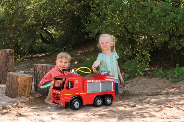Lena GIGA TRUCKS Ride-on Fire truck Arocs, Brannbil, Inne/Ute, 3 år, Flerfarget