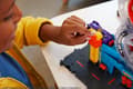 Miniatyrbild 3 av 5: Hot Wheels City Super Twist Tire Shop