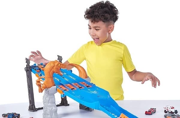 Metal Machines Raptor Attack 4 kaistalla
