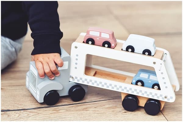 Mamabrum Puinen pakettiauto 4 ajoneuvolla, kuorma-auto 4 puuautolla, leluautot lapsille 3 vuotta, kuorma-auto perävaunulla: 13/8,5/33 cm