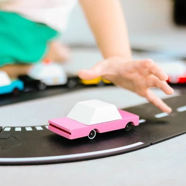 Candycars leksaksbil i trä - Rosa sedan - För barn från 3 år och uppåt - Candylab