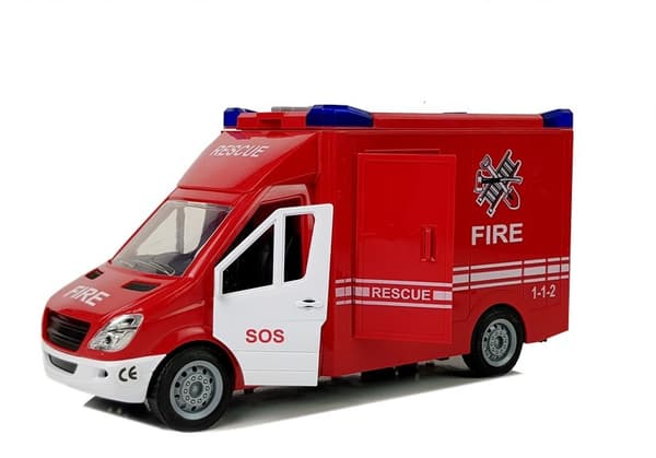 Paloauto kitkakäytöllä ja avautuvan oven äänellä