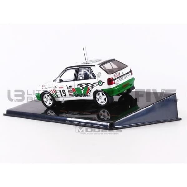 Samlarbil i miniatyr - IXO 1/43 - SKODA Felicia Kit Car - Tour de Corse 1995 - Vit/Grön
