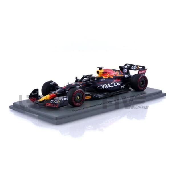Samlarbil i miniatyr - SPARK 1/43 - RED BULL RB18 - Vit