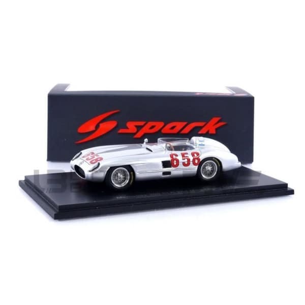 Samlarbil i Miniformat - SPARK - MERCEDES-AMG W13 E Performance - 1/43 - Grå / Blå - S8557