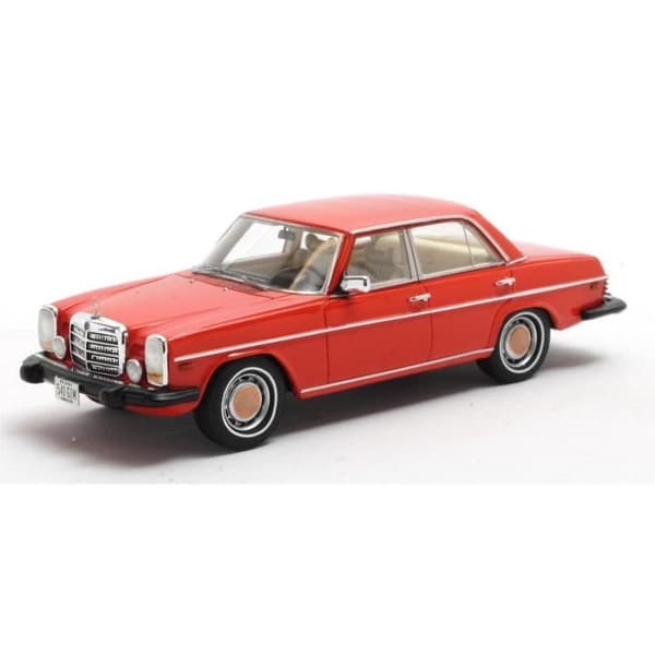 Monterade miniatyrer - Mercedes 300 D W115 USA röd 1976 1/43 Matrix