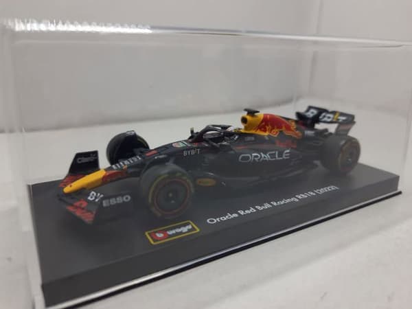 FORMULA 1 BIL RED BULL RB18 #1 M. VERSTAPPEN SKALA 1/43 SAMLARBAR