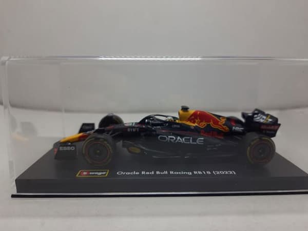 FORMULA 1 BIL RED BULL RB18 #1 M. VERSTAPPEN SKALA 1/43 SAMLARBAR