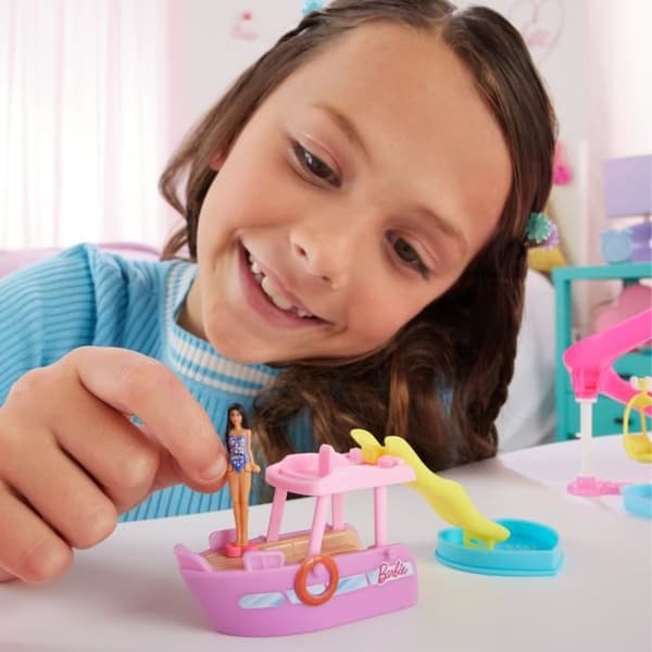 Barbie-docka och fordon Mini BarbieLand-sortiment HYF38