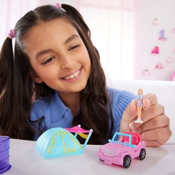 Barbie-docka och fordon Mini BarbieLand-sortiment HYF38